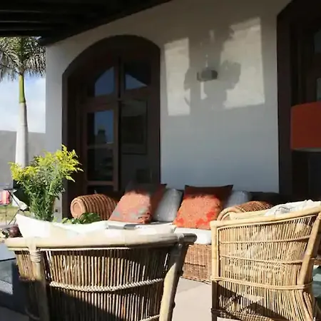 Villa BEAUTIFUL VILLA GáLEA WITH PRIVATE POOL AND GARDEN